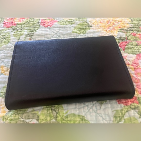 Owner’s Manual for a 2017 GMC SIERRA DENALI - Picture 8 of 9